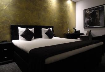 Sara s Boutique Hotel has Balcony rooms