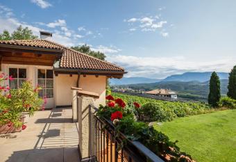 Weingut Lieselehof Apt Vitis has Balcony rooms