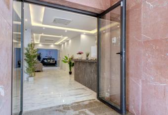 Hostal 37 allows 18 year olds to book a room