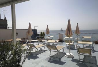 TULLA S AFFITTACAMERE allows 18 year olds to book a room