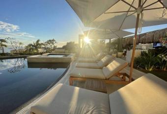 Veranda Santorini 3Bdr Steps Away From The Marina allows 18 year olds to book a room