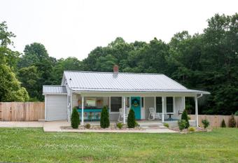 The Cottage has Balcony rooms