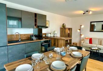 Herm  s - Reims en grand has Balcony rooms