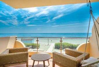 EL DIAMANTE has Balcony rooms