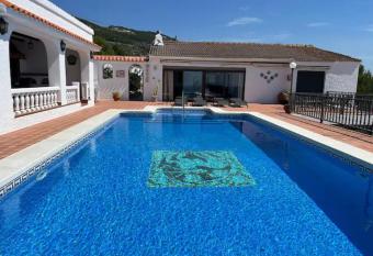 Villa La Vista has Balcony rooms