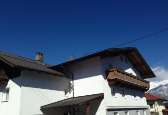 Landhaus Gr  nfelder has Balcony rooms