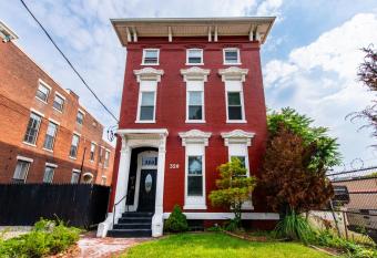 Suite near downtown Louisville, KY - Suite I allows 18 year olds to book a room