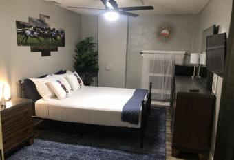Suite near downtown Louisville, KY - Suite XI allows 18 year olds to book a room