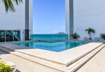 Torre M la mejor vista de la Bahia! has rooms with a private hot tub