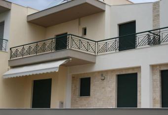 Nikiti-Elia Beach                        has Balcony rooms
