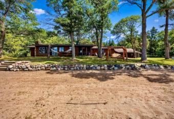 Lakeside Haven at Upper Hay Lake allows 18 year olds to book a room