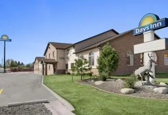 Upper Rural Escape and Mountain Views allows 18 year olds to book a room