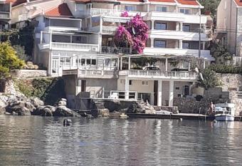 Apartmani Vlaho has Balcony rooms