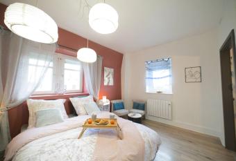 Intense Love allows 18 year olds to book a room