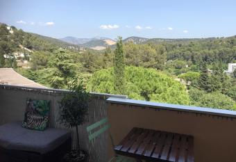 Au son des Cigales has Balcony rooms