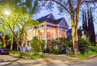 Irenehouse Victorian Inn has Balcony rooms