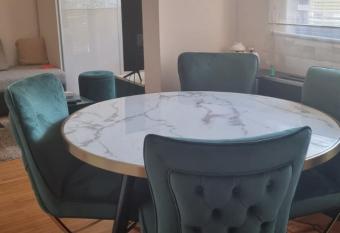 Aleksandar has Balcony rooms