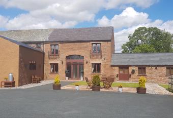 THE GINNEY Country Guest House has Balcony rooms