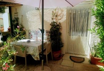 Casa degli Oleandri allows 18 year olds to book a room