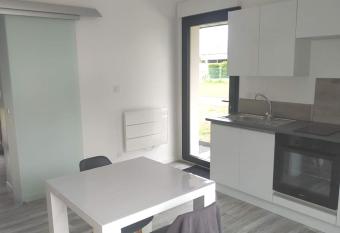 Havre de modernit      la campagne proche Arras has Balcony rooms