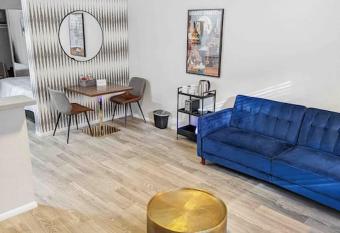 Charming Studio 53 Old Town allows 18 year olds to book a room