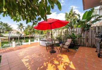 Villa on the Water in NorthMiami Beach has Balcony rooms