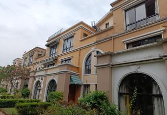 Raichak Neer has Balcony rooms