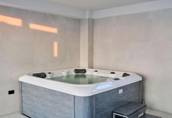 Mara Apartment in Alezzi Infinity has rooms with a private hot tub