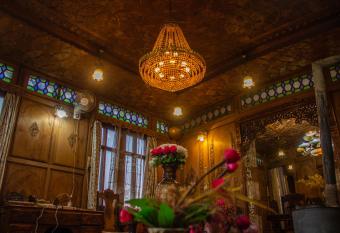 Houseboat New Manora has Smoking/Balcony rooms