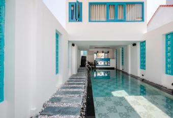 White Sail Villa and Pool has Balcony rooms