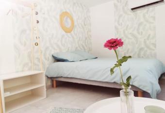 Belle d  pendance de 30m2 avec terrasse et jardin allows 18 year olds to book a room