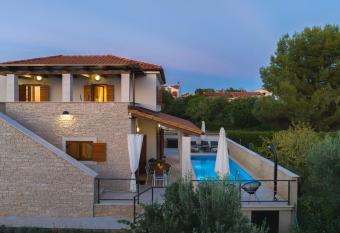 CASA MARE ISTRIA, villa with private pool, near the beach, with the sea view! has Balcony rooms