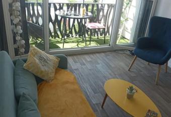 2 pi  ces M.Aubervilliers proche m  tro et Paris has Balcony rooms