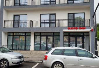 David INN has rooms with a private hot tub