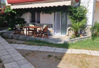 Pefkochori Family Spot has Balcony rooms