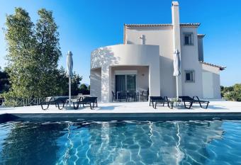 Garden Villa with private pool in Porto Cheli has Balcony rooms