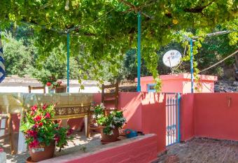 PlatanosHome has Balcony rooms