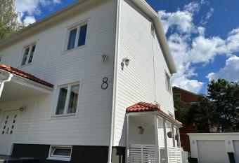 Nyrenoverat boende i villaomr  de allows 18 year olds to book a room