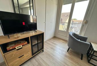 Cosy studio has Balcony rooms