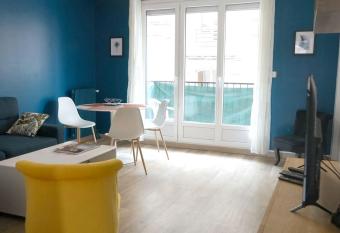 Duguesclin has Balcony rooms