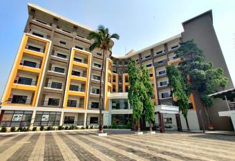 Golden Chariot Hotel Daman allows 18 year olds to book a room