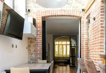 Le g  te du Camaleo has Balcony rooms