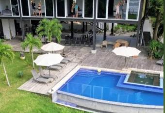 Epic oeste allows 18 year olds to book a room