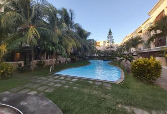 OTAKS 1 Waterside 80 metres from the beach with all amenities nearby has Balcony rooms