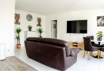 Lumineux 2 pi  ces proche Paris et Eurodisney has Balcony rooms