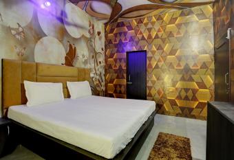 OYO Paradise Inn allows 18 year olds to book a room