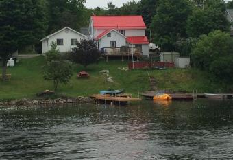 Balsam Lake Cottage 5 Bed room has Balcony rooms
