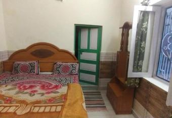 Sudesh Guest House has Smoking/Balcony rooms