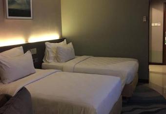 Apartemen suhat has rooms with a private hot tub