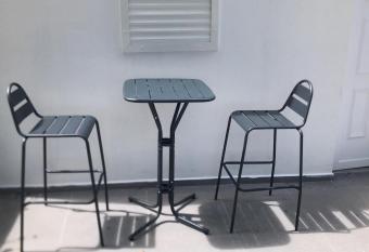 Studio    la campagne allows 18 year olds to book a room